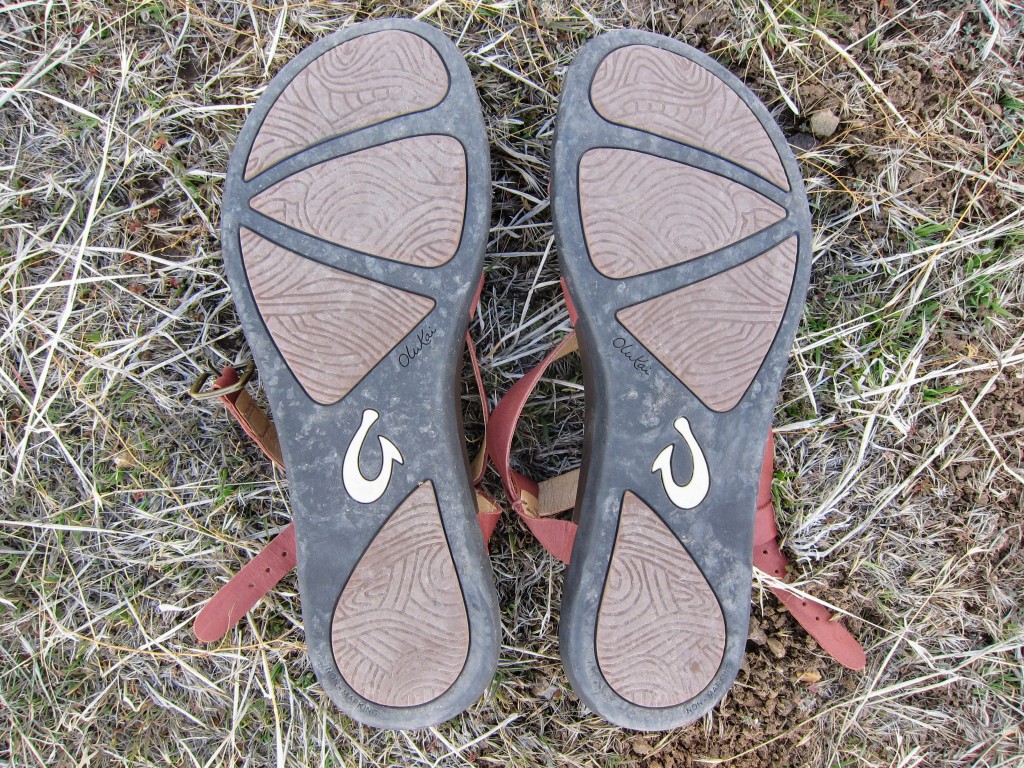 Revisión de sandalias Olukai Upena para mujer: las suelas relativamente lisas de Upena no estÔn diseñadas para grandes...