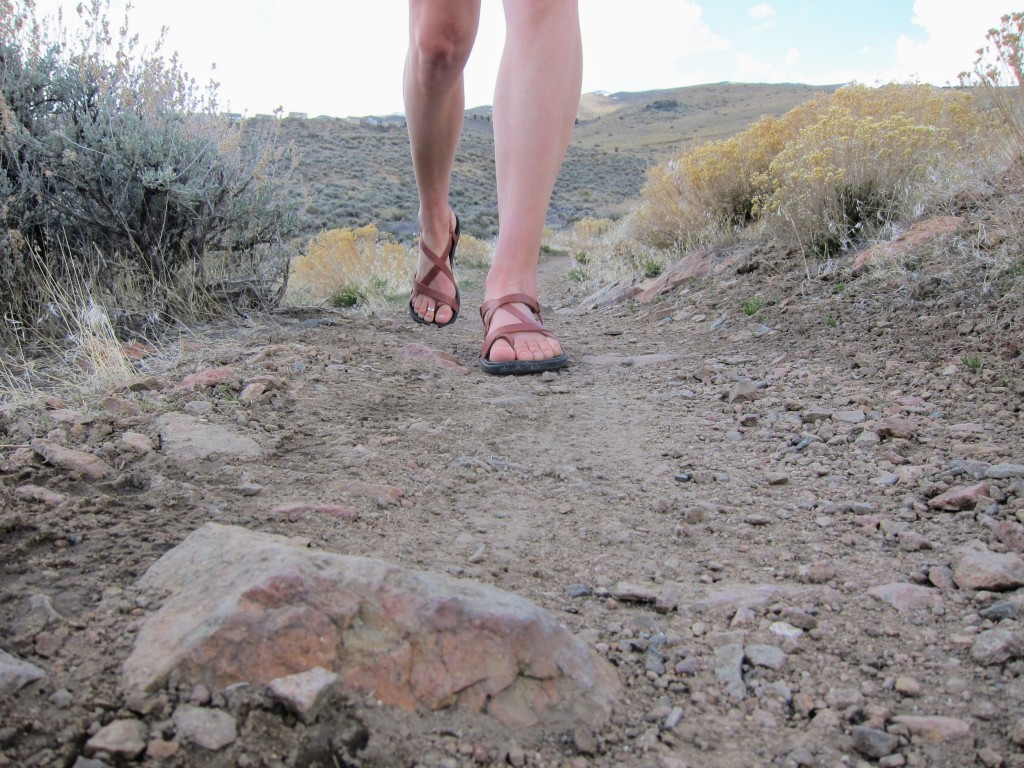 Revisión de sandalias olukai upena para mujer: las correas de cuero y la plantilla de pu de este modelo son lo suficientemente cómodas...