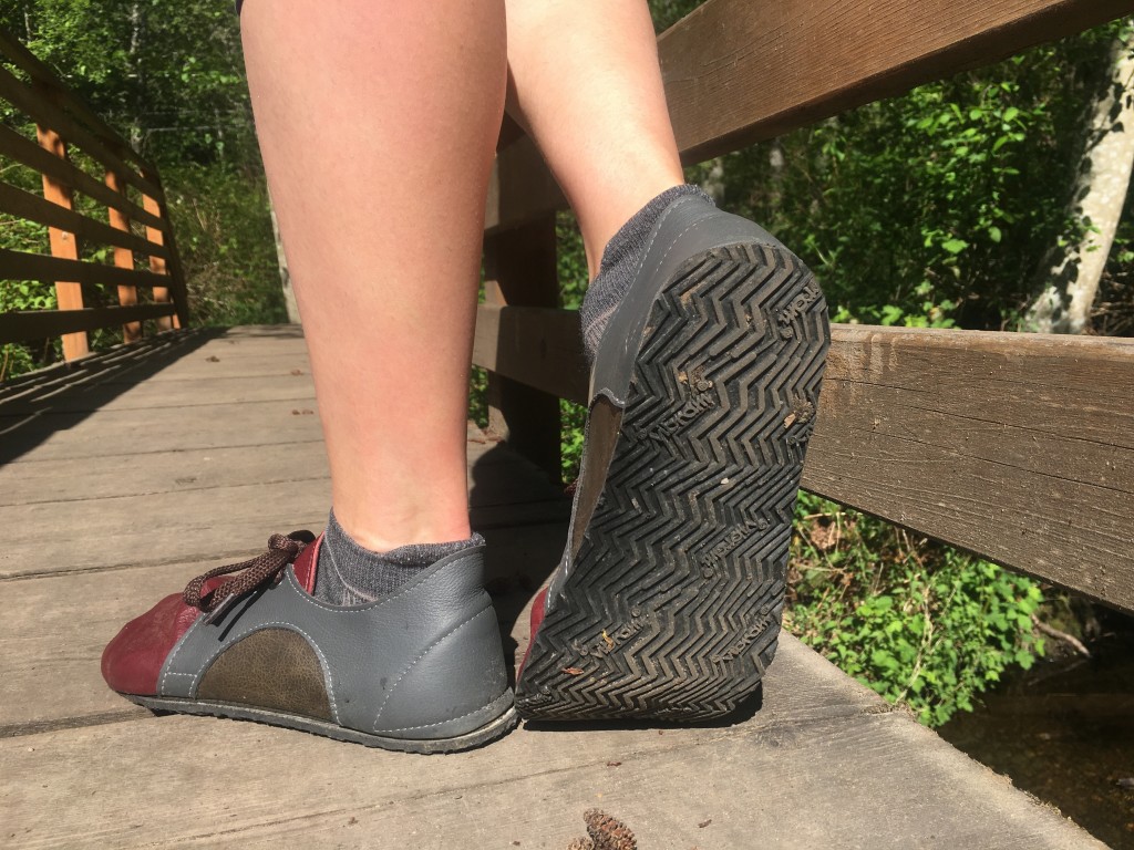 Revisión de zapatos descalzos softstar adult dash runamoc para mujer: nos encanta la nueva suela omniflex de vibram, utilizada en el softstar dash...