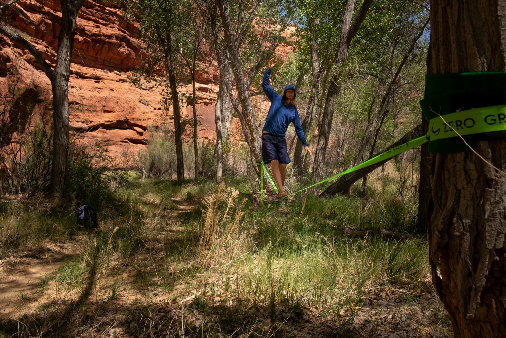 Revisión de slackline del kit de gravedad cero: si bien no es el kit mÔs versÔtil para caminantes experimentados, este...