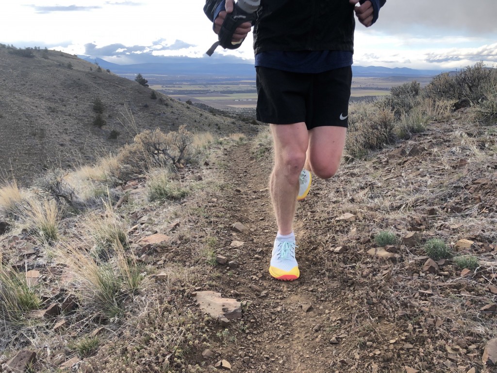 Revisión de las zapatillas de trail running Nike Air Zoom Terra Kiger 6 para hombre: comparando la protección de la planta del pie con la sensibilidad, no hay duda de que...