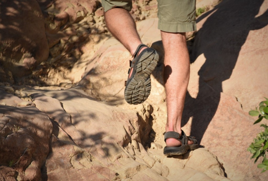 Revisión de las sandalias teva katavi 2 para hombre: las katavi 2 proporcionan una tracción sólida en la mayoría de las condiciones secas.