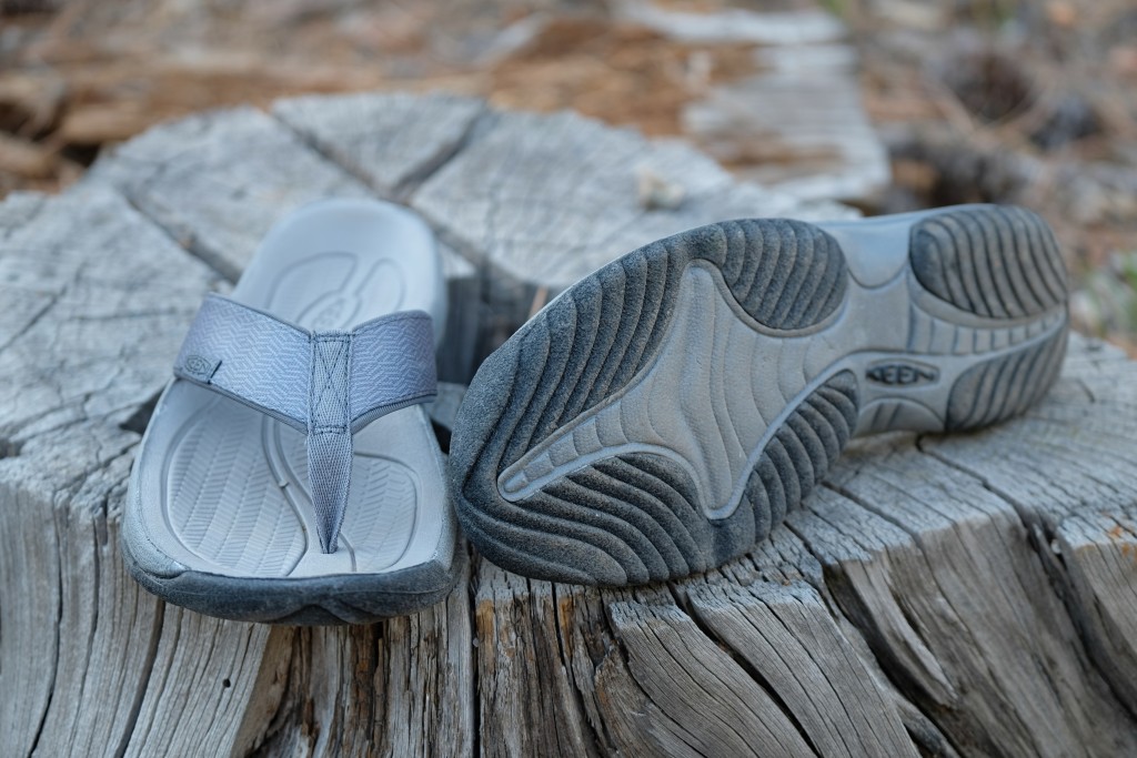 Revisión de las chanclas Keen Kona Flip II para hombre: el material reciclado, si bien es respetuoso con el medio ambiente, no es tan...