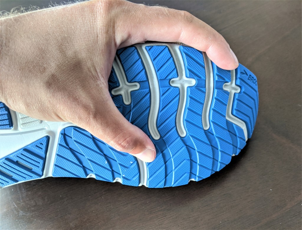 Revisión de las zapatillas para correr Brooks Glycerin 18 para hombre: el exterior tiene una excelente cobertura de goma para una mejor protección. es...