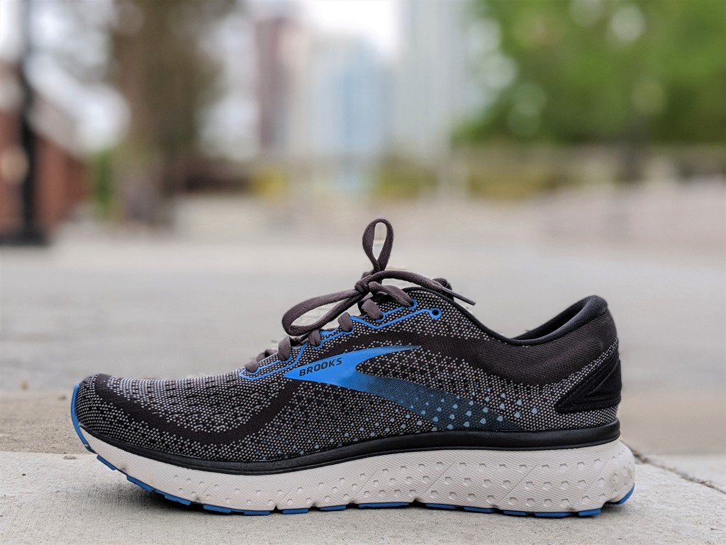 Revisión de las zapatillas para correr Brooks Glycerin 18 para hombre: rĆgidas, flexibles y rĆ”pidas. la glicerina 18 tiene lo necesario para ayudar...
