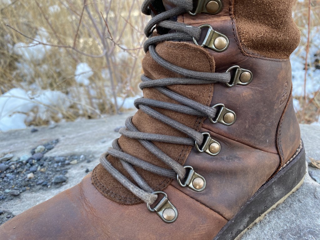 Revisión de las botas de invierno Kamik Ariel para mujer: una mirada a la construcción de cuero que es impermeable. donde el...