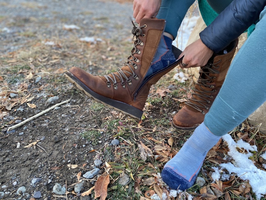 Revisión de las botas de invierno Kamik Ariel para mujer: ate una vez y use la cremallera para ponerlas y quitarlas.
