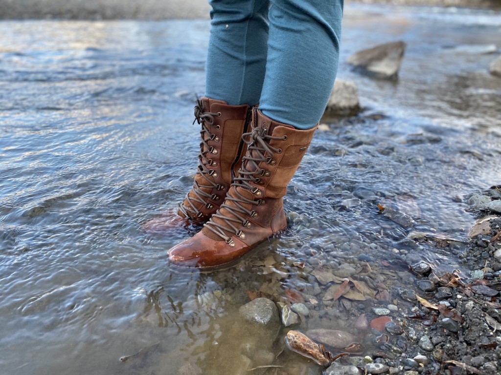 Revisión de botas de invierno kamik ariel para mujer: esta bota es impermeable solo alrededor del material de cuero, que es...