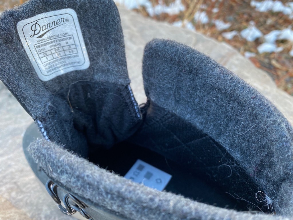Revisión de botas de invierno con aislamiento Danner Mountain 600 para mujer: apreciamos el forro de secado rÔpido y los 200 gramos de aislamiento...