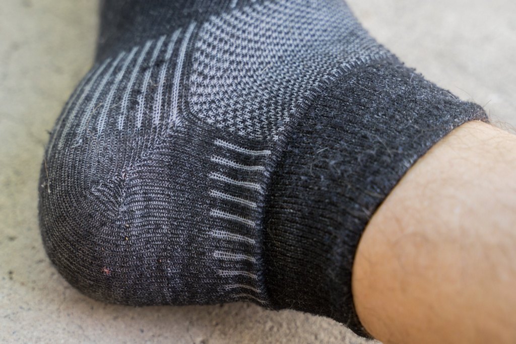 Revisión de los calcetines para correr Wrightsock Coolmesh II Quarter: el cuello del tobillo permanece en su lugar, pero no estÔ tan apretado como para dejar un...