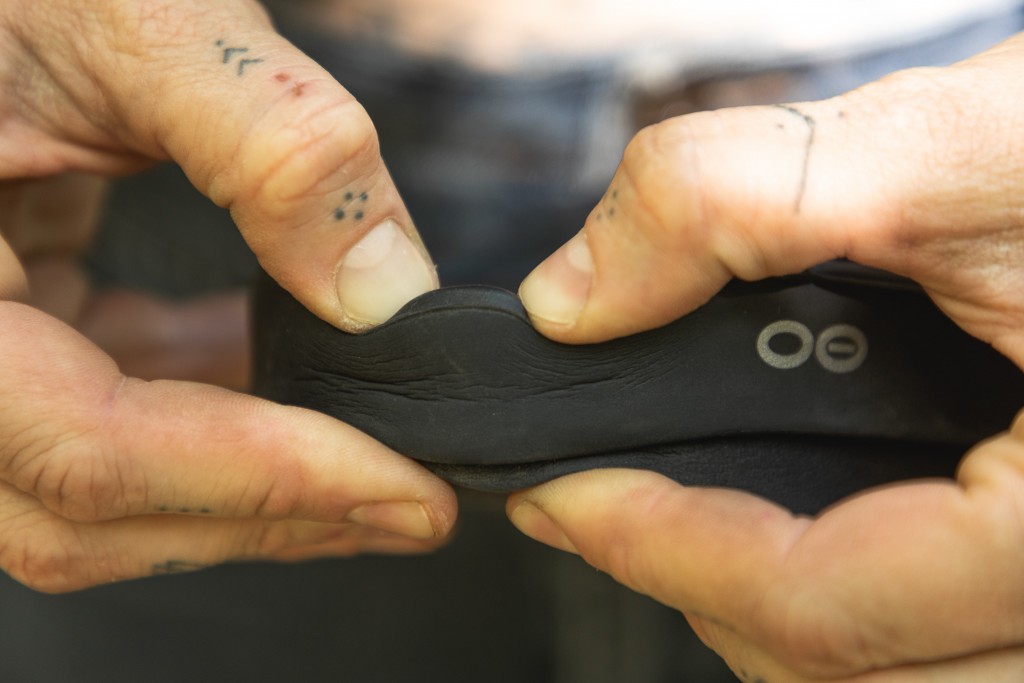 Revisión de las chanclas deportivas para mujer oofos ooriginal: la plantilla blanda del ooriginal te hace sentir como si estuvieras...