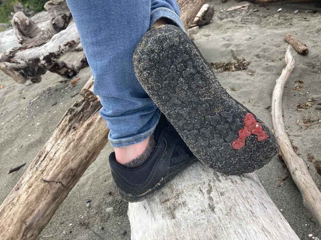 Revisión de zapatos vivobarefoot primus trail ii fg para mujer: nos gusta el patrón de tacos en los zapatos trail ii fg.