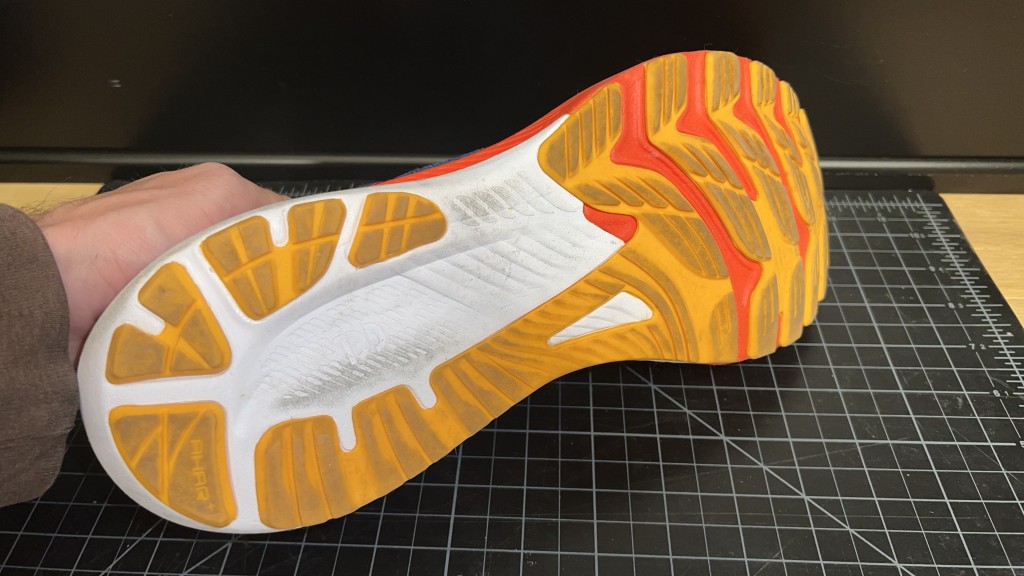 Revisión de las zapatillas para correr asics gel-kayano 29 para hombre: se agradece una suela de goma duradera, ya que proporciona una mayor...