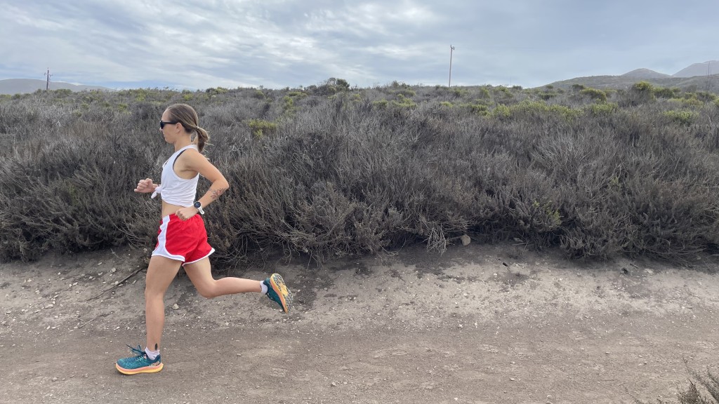 Revisión de las zapatillas de trail running Hoka tecton x trail para mujer: el tecton x es un zapato que se adapta bien a una variedad de terrenos...