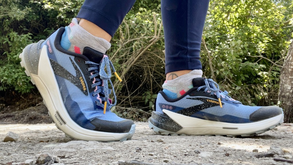 Revisión de las zapatillas de trail running Brooks Catamount 2 para mujer: la placa de roca hĆbrida del Catamount proporciona flexibilidad bajo los pies...