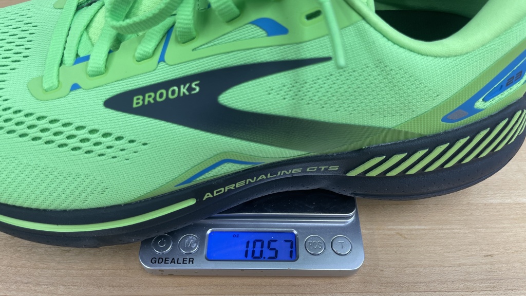 Revisión de las zapatillas para correr Brooks Adrenaline GTS 23 para hombre: este no es el zapato mÔs pesado que probamos, pero estÔ cerca.