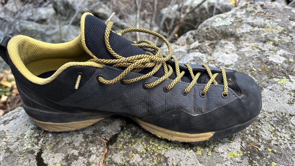 Revisión de zapatos de aproximación scarpa mescalito planet: el scarpa mescalito planet tiene ojales de metal en todo...