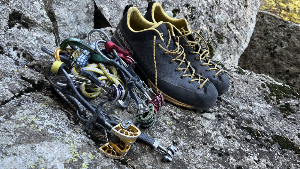 Revisión de los zapatos de aproximación scarpa mescalito planet: debido a su material superior rĆgido, el mescalito planet no empaca...