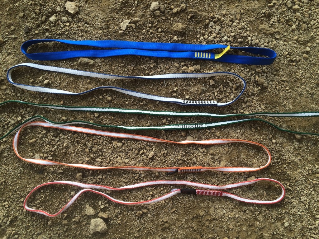 Revisión de la eslinga de escalada con eslinga de bucle abierto Metolius: la eslinga de bucle abierto Metolius (en el medio) es una de las eslingas de dyneema mÔs anchas...