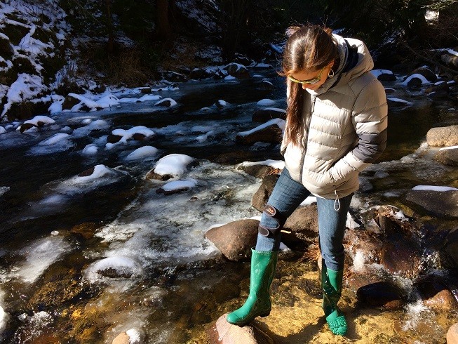 Revisión de botas de lluvia ugg shaye para mujer: prueba la tracción de shaye en rocas resbaladizas de rĆo en un sueƱo...