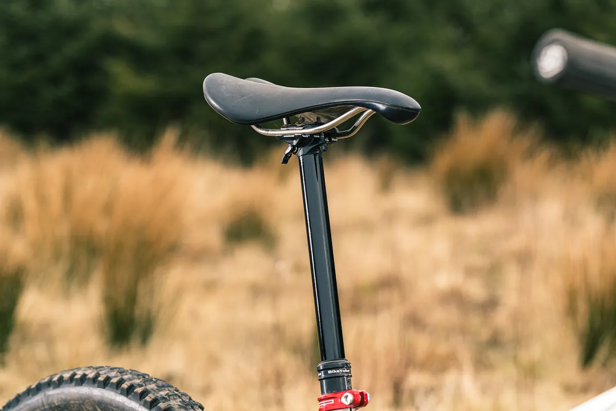 Ćter de pĆ”jaro 9 Los goteros Revive de BikeYoke vienen en una amplia gama de longitudes, Ā”incluido este monstruo!
