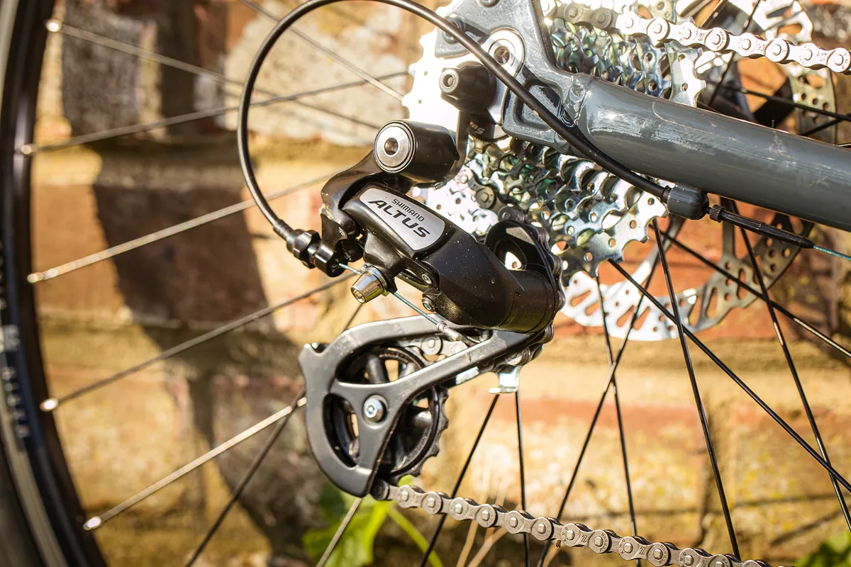 Marín Presidio 1 El Marin Presidio 1 viene con cambio Shimano Altus de 8 velocidades