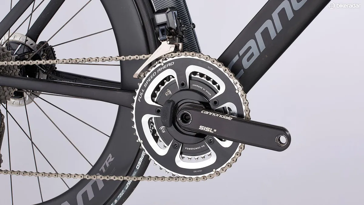 cannondale-systemsix-06-1553507413358-15yr30adkwovm-561300b El grupo insignia Dura-Ace Di2 de Shimano proporciona transmisión y frenado