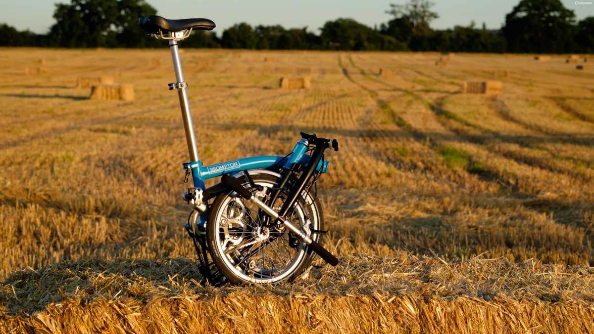 dscf3599-1468920081093-ktu4zpwm00hm-609bb99 Doble todo el manillar y la unidad de dirección hacia abajo en un clip de localización.