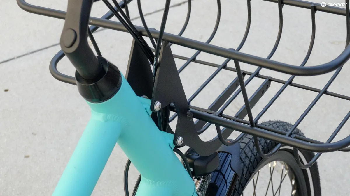 orbea-katu-review-4-1506689833468-61fl9dhx4q3a-eaddc31 La parrilla delantera estƔ fijada al marco, creando un efecto extraƱo en las curvas.