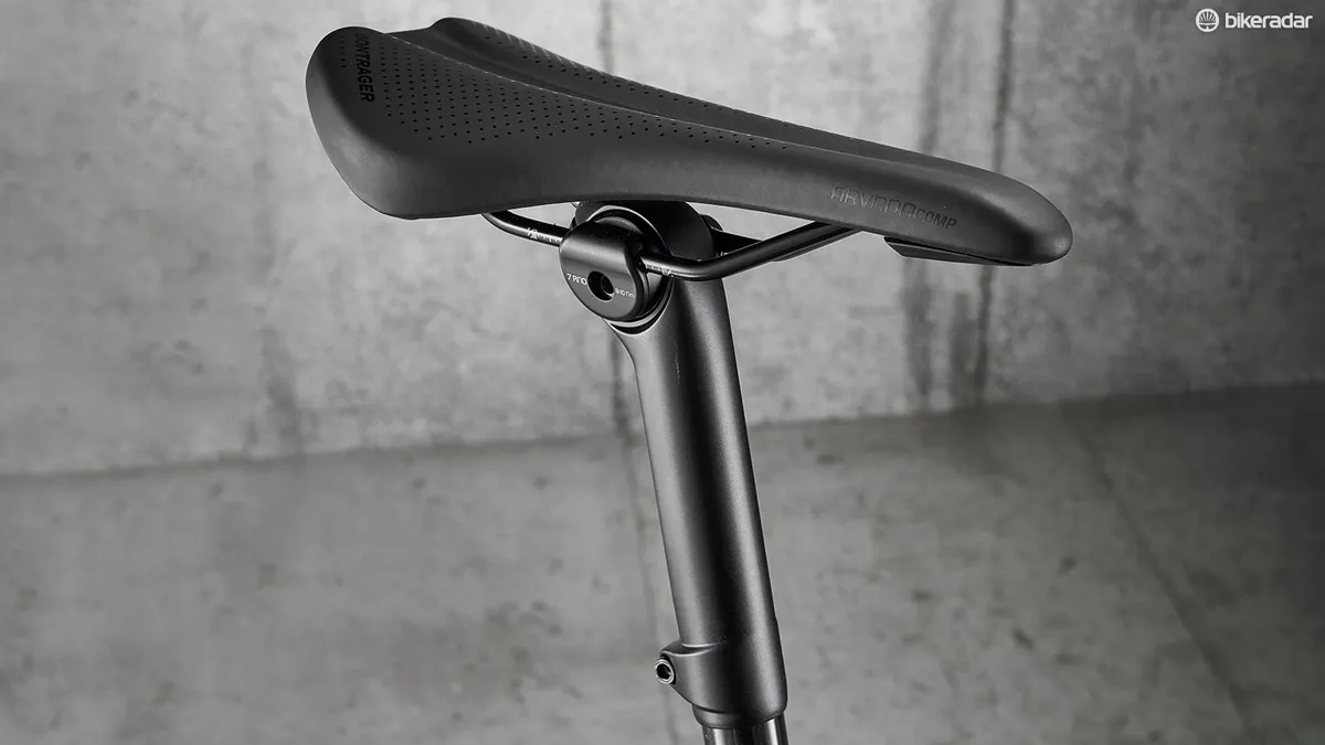 trek-domane-sl5-disc-05-1553097247002-q1c46lh2ry9r-bf3b6e5 Un desacoplador IsoSpeed āāen el tubo del sillĆn ayuda a suavizar las superficies con baches