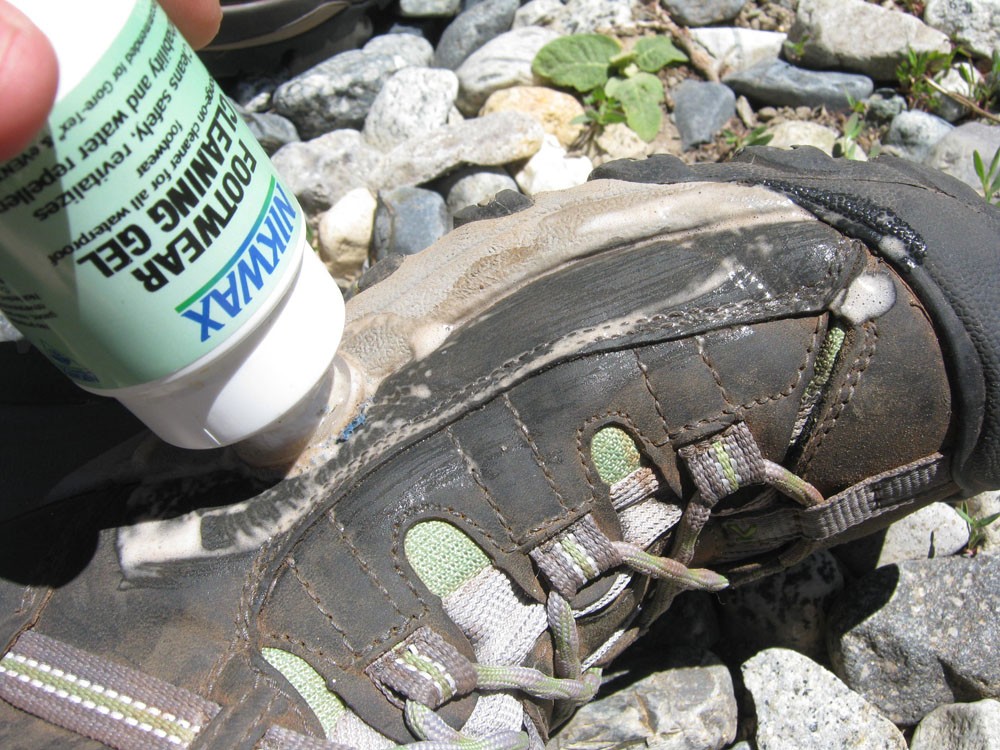 Revisión del gel de limpieza de calzado nikwax para botas de montaña para hombres: uso del gel de limpieza de calzado niwax en el Sharp Targhee impermeable...