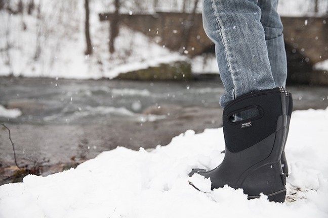 Revisión de botas de lluvia Bogs Ultra Mid Rain Boot: si bien no es el par de botas mÔs cÔlido de esta revisión, este producto tiene...