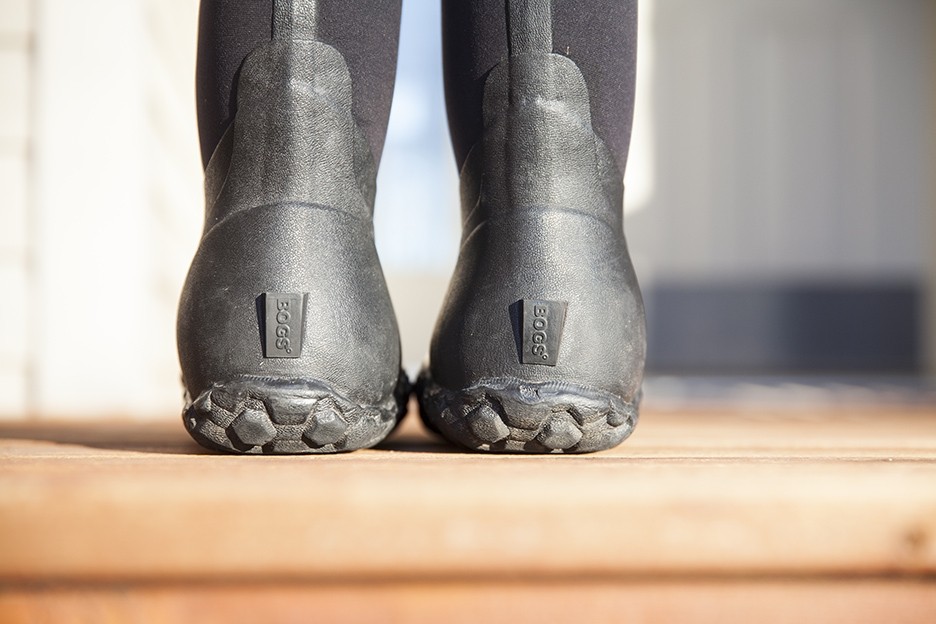 Revisión de las botas altas de lluvia clÔsicas de Bogs: los talones de goma en la parte posterior de los tacones ayudaron a hacerlo un poco...