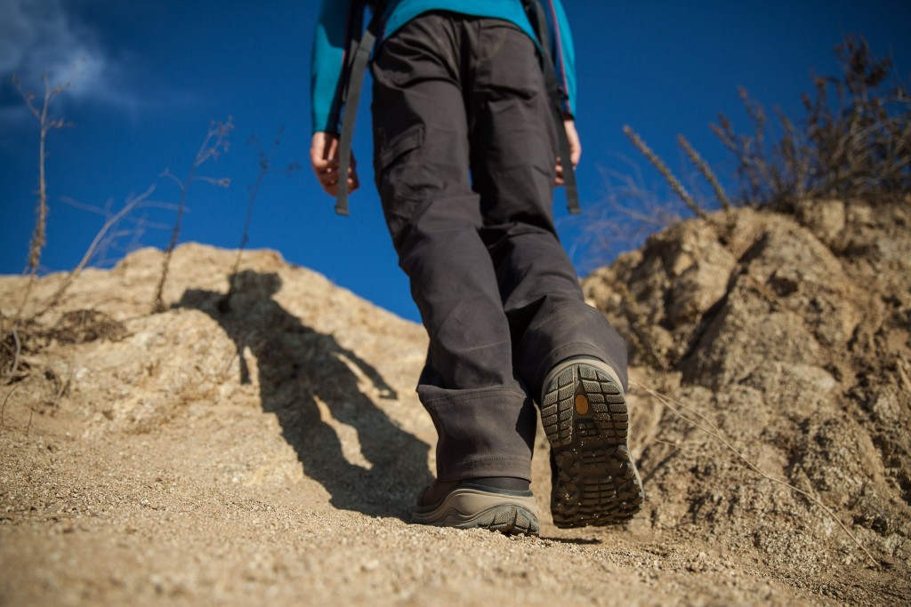 Revisión de las botas de montaña Hoka Tor Summit Mid Wp para hombre: la membrana impermeable para eventos del Tor Summit permitió que nuestros pies...