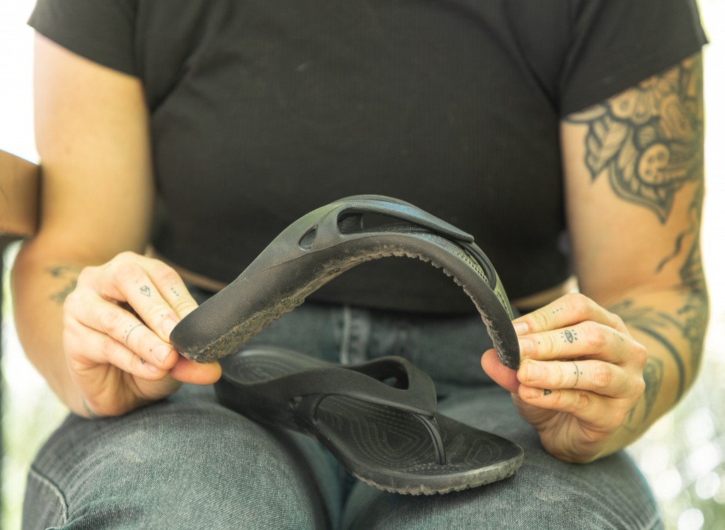 Revisión de chanclas sanuk yoga chakra para mujer: las crocs kadee son simples, pero si puedes doblar el zapato por la mitad como...