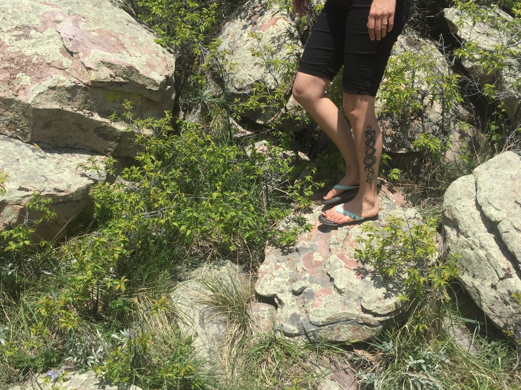 Revisión de las chanclas sanuk yoga chakra para mujeres: las pequeñas caminatas en terreno fÔcil estuvieron bien en esta chancla, pero tan pronto como...
