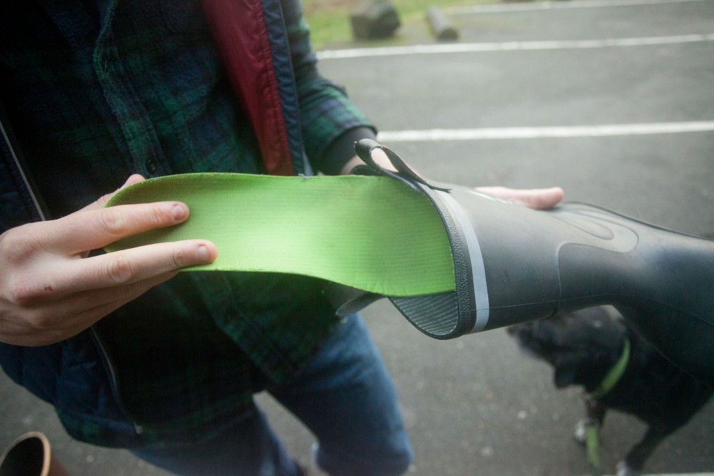 Revisión de botas de lluvia con suela de goma impermeables rk: colocar nuestras propias plantillas realmente ayudó a que estas botas fueran soportables.