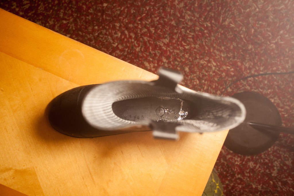 Revisión de botas de lluvia con suela de goma impermeables rk: no hay plantilla ahà abajo, solo plÔstico duro.