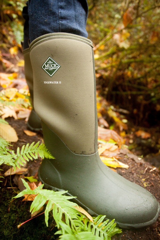 Revisión de las botas de lluvia originales Muck Boot Company Edgewater II: observe lo flexible que es el neopreno.