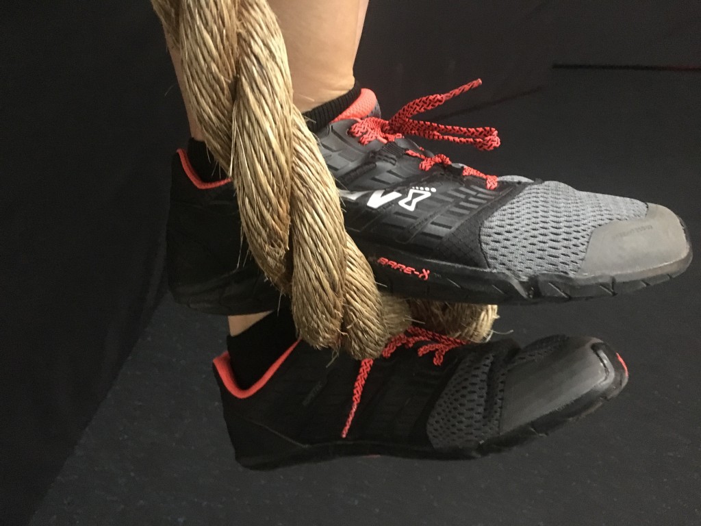 Revisión de zapatos descalzos inov-8 bare-xf 210 v2 para mujer: escalar cuerdas es un punto fuerte del zapato de entrenamiento cruzado desnudo inov-8...