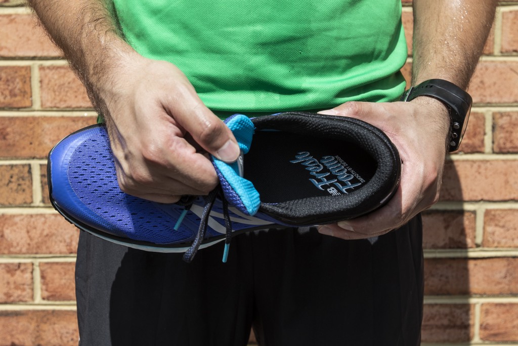 Revisión de las zapatillas para correr New Balance 1080v8 para hombre: las 1080 v8 no escatiman en acolchado y soporte. estos son sólidos...