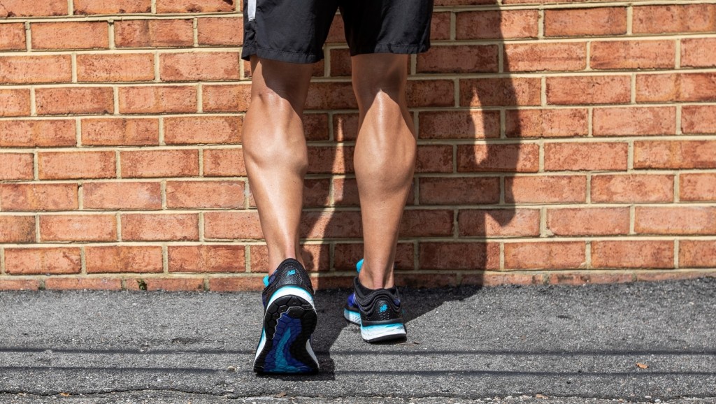 Revisión de las zapatillas para correr New Balance 1080v8 para hombre: una pila gruesa y un crashpad amplio hacen que las 1080 v8 sean ideales para largos...