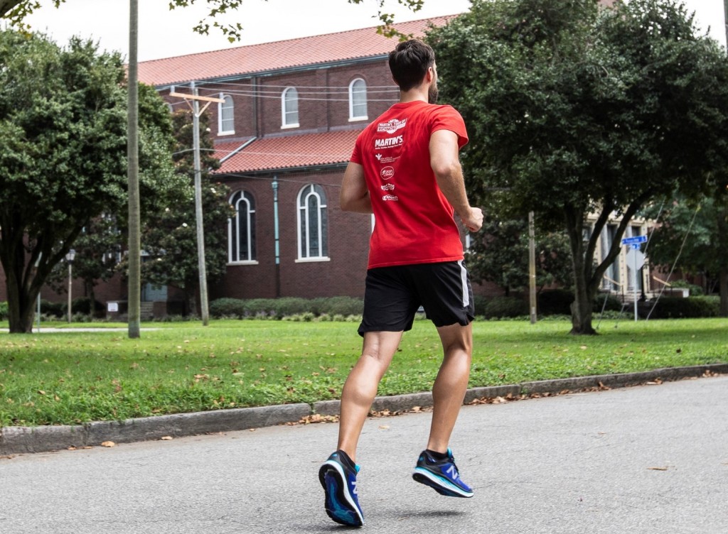 Revisión de zapatillas para correr New Balance 1080v8 para hombre: las New Balance Fresh Foam 1080 V8s tienen la combinación perfecta de felpa...