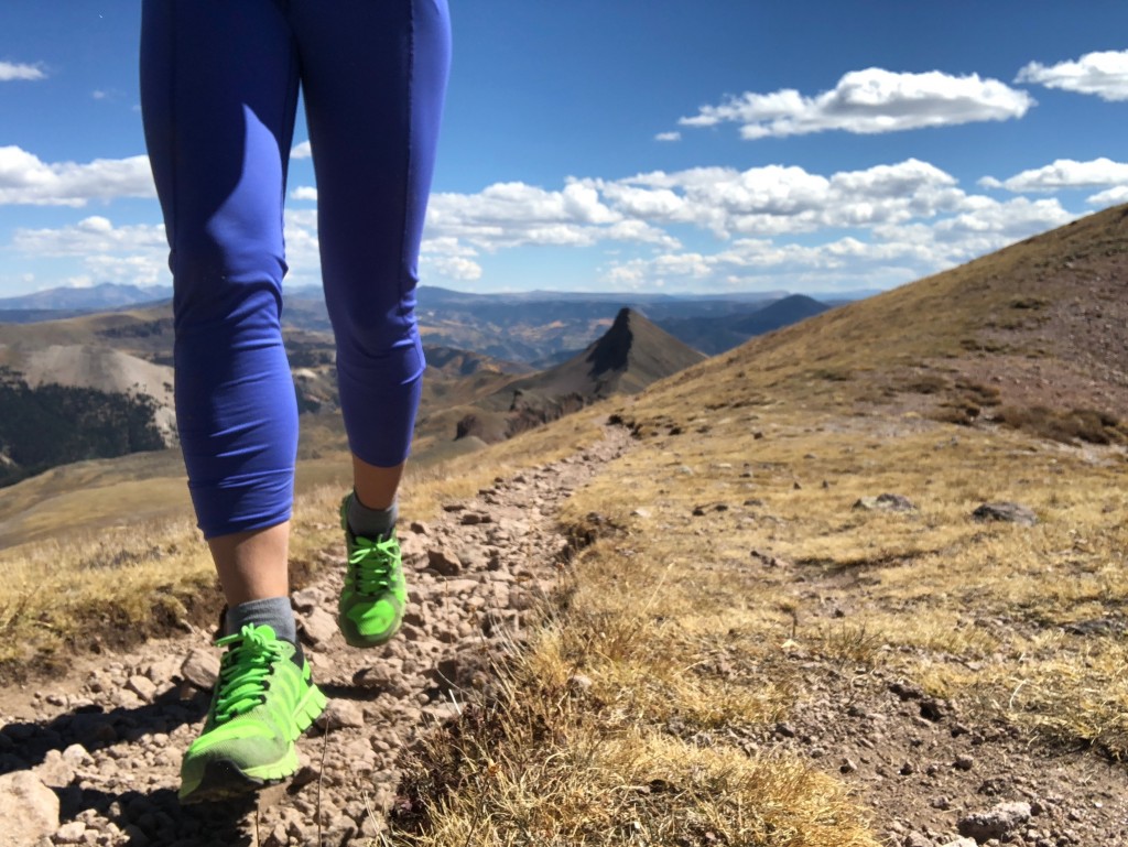 Revisión de los calcetines de senderismo de un cuarto de cojín elite max feetures: senderos para correr que conducen al pico uncompahgre, un catorce en...