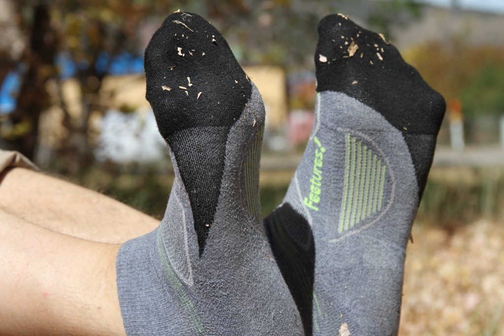 Revisión de los calcetines de senderismo de un cuarto de cojín elite max de feetures: los paneles de compresión y los tejidos elásticos hacen que estos calcetines sean cómodos...