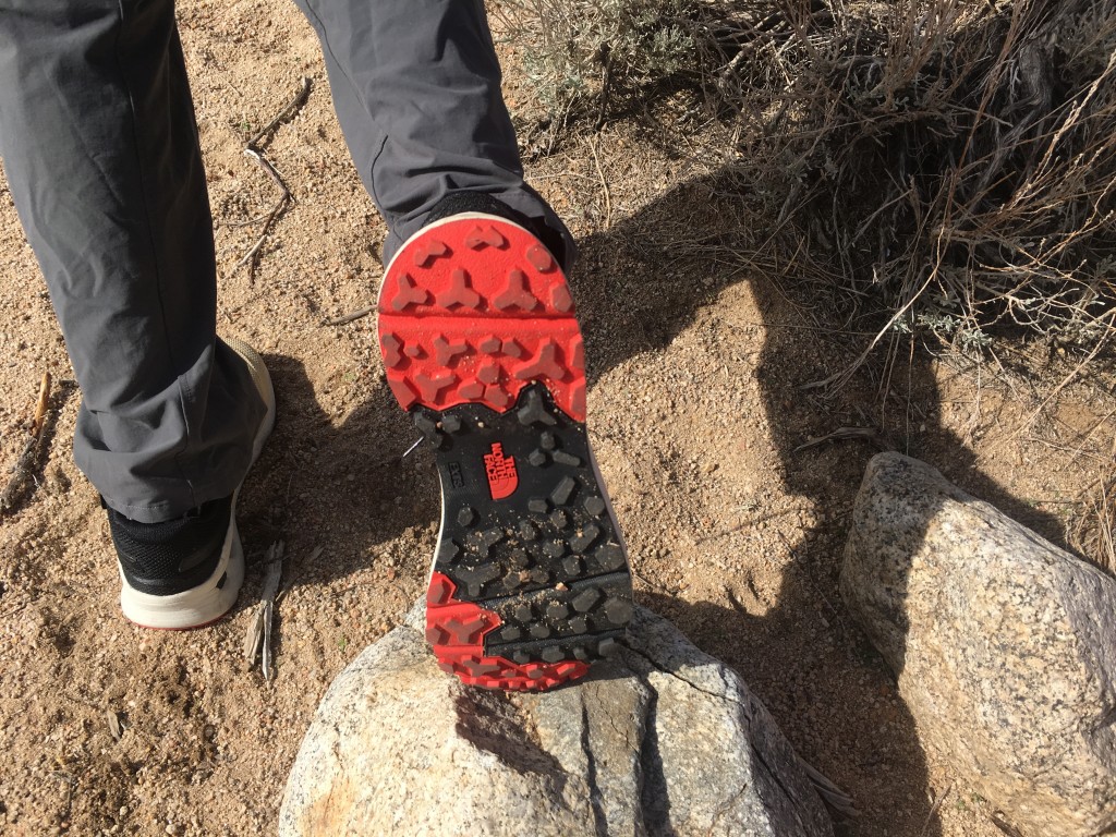 Revisión de los zapatos de senderismo North Face Safien GTX para hombre: la suela del Safien le permite obtener una compra razonable en seco...