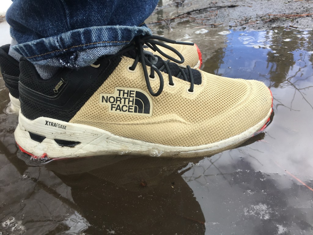 Revisión de los zapatos de senderismo North Face Safien GTX para hombre: el Safien mantiene el agua fuera, pero tenga cuidado con la baja altura de la inundación.