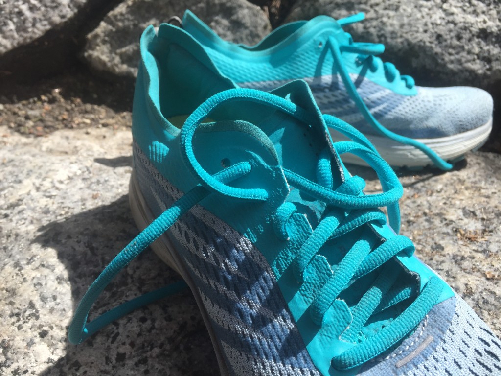Revisión de zapatillas para correr salomon sonic ra pro 2 para mujer: refuerzos laterales resistentes, cordones excelentes y una parte superior cómoda