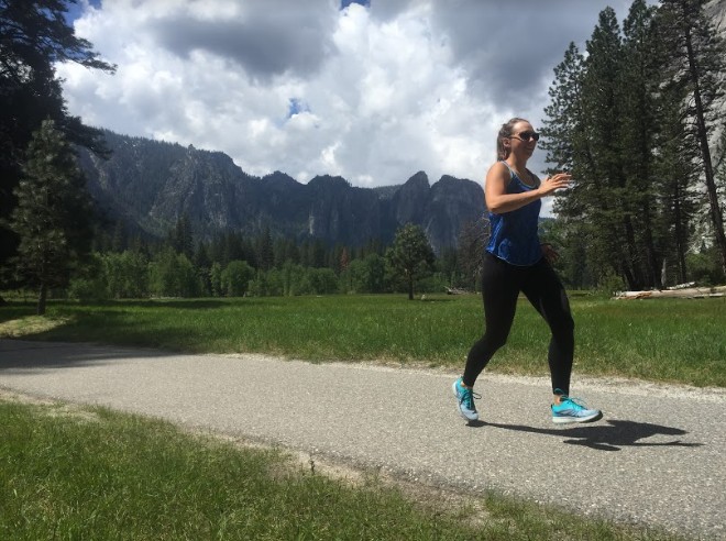Revisión de zapatillas para correr salomon sonic ra pro 2 para mujer: el sendero circular pavimentado del valle de Yosemite es un gran lugar para ponerse a tono...