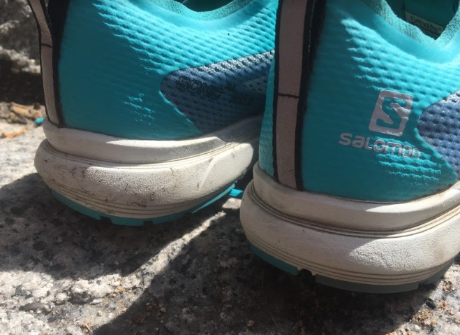 Revisión de zapatillas para correr salomon sonic ra pro 2 para mujer: compruebe el talón resistente y acolchado del sonic ra pro 2